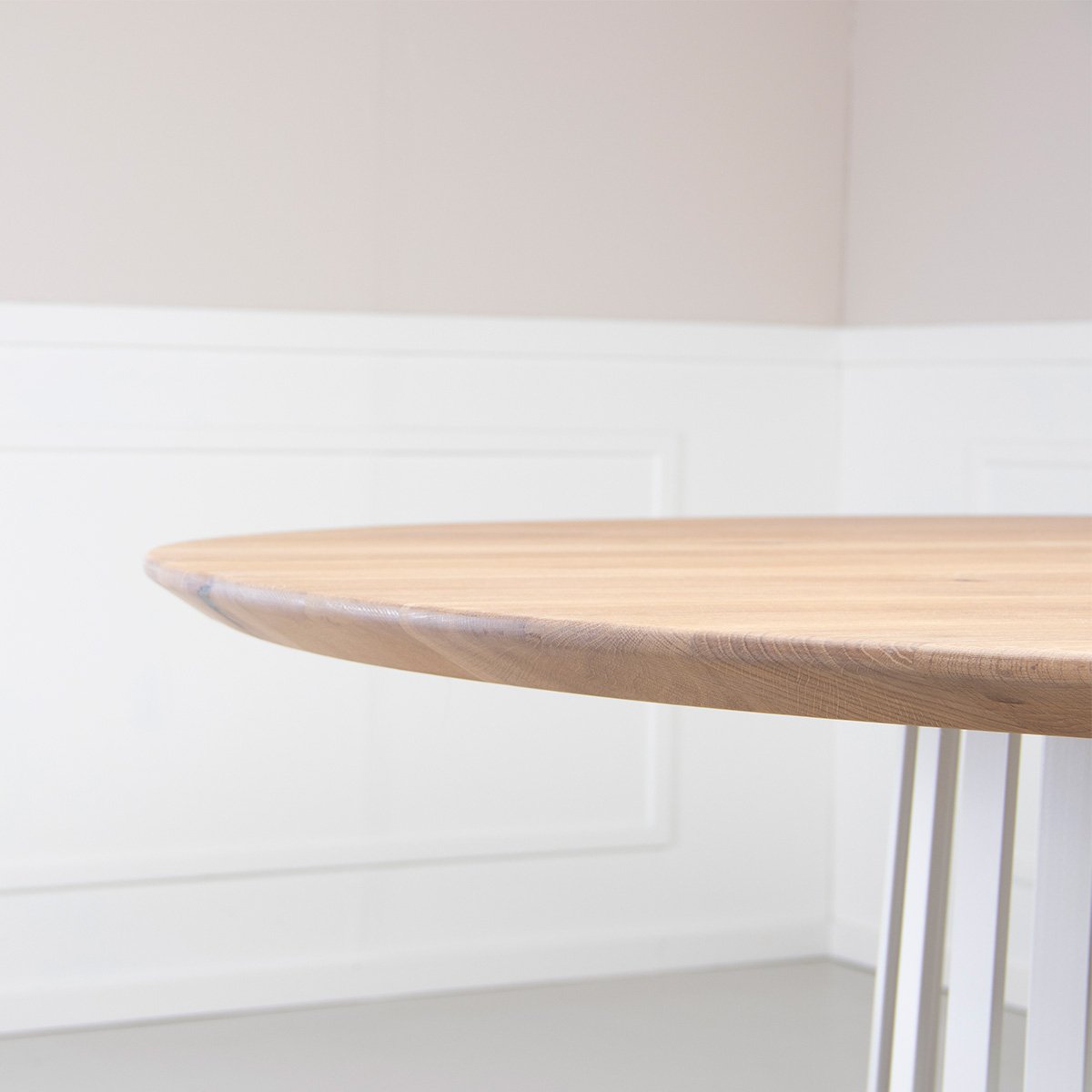Rundt spisebord i massiv eg - �180 cm - valgfri farve (Chicago)