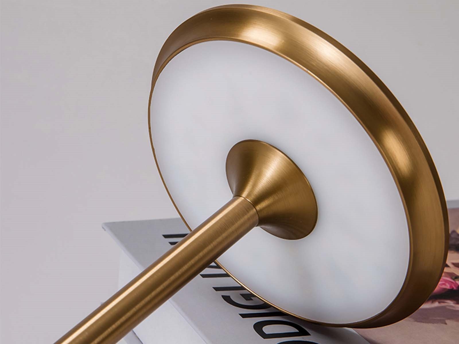 LED Bordlampe Ava, Guld