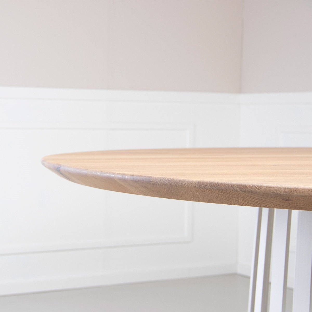 Rundt spisebord i massiv eg - �150 cm - valgfri farve (Chicago)