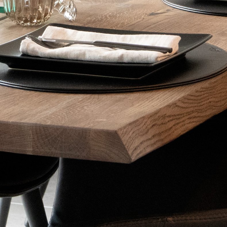 Hugin bordplade i massiv eg - 120 x 80 x 4 cm - 8 valgfri olie farve - FSC-certificeret eg